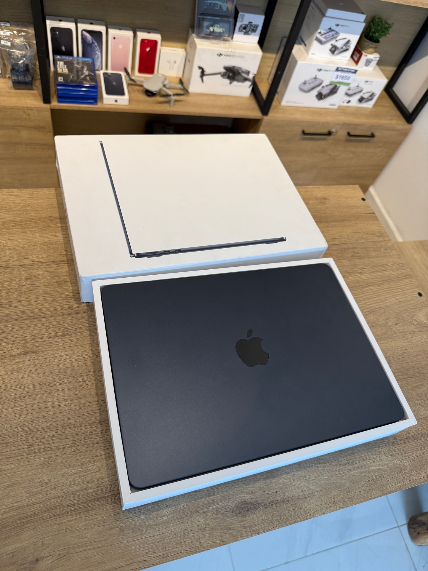 Macbook Air M3 13 pulgadas, 256gb de almacenamiento Seminueva Midnight