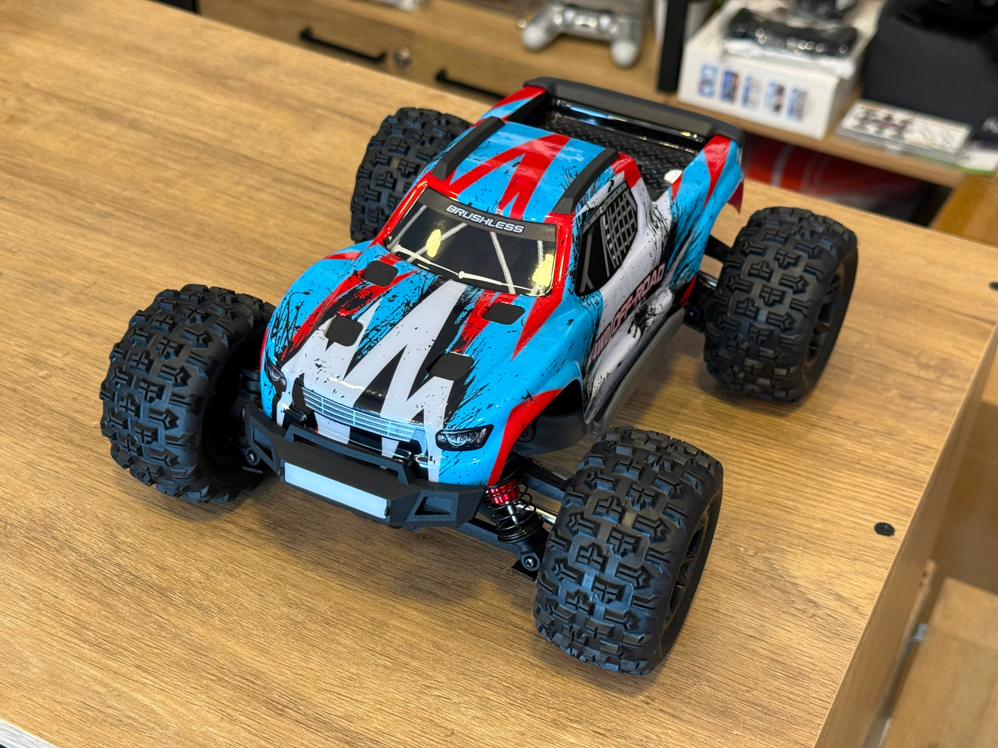 MJX RC escala 1/16 4x4 Brushless 55km/h