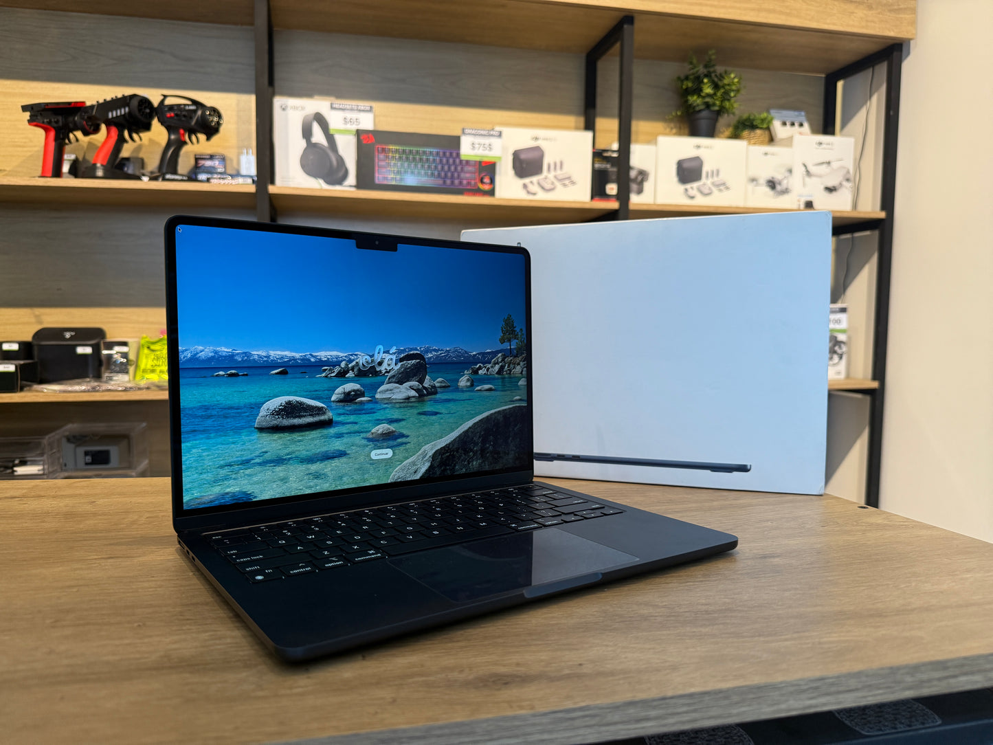 Macbook Air M3 13 pulgadas, 256gb de almacenamiento Seminueva Midnight