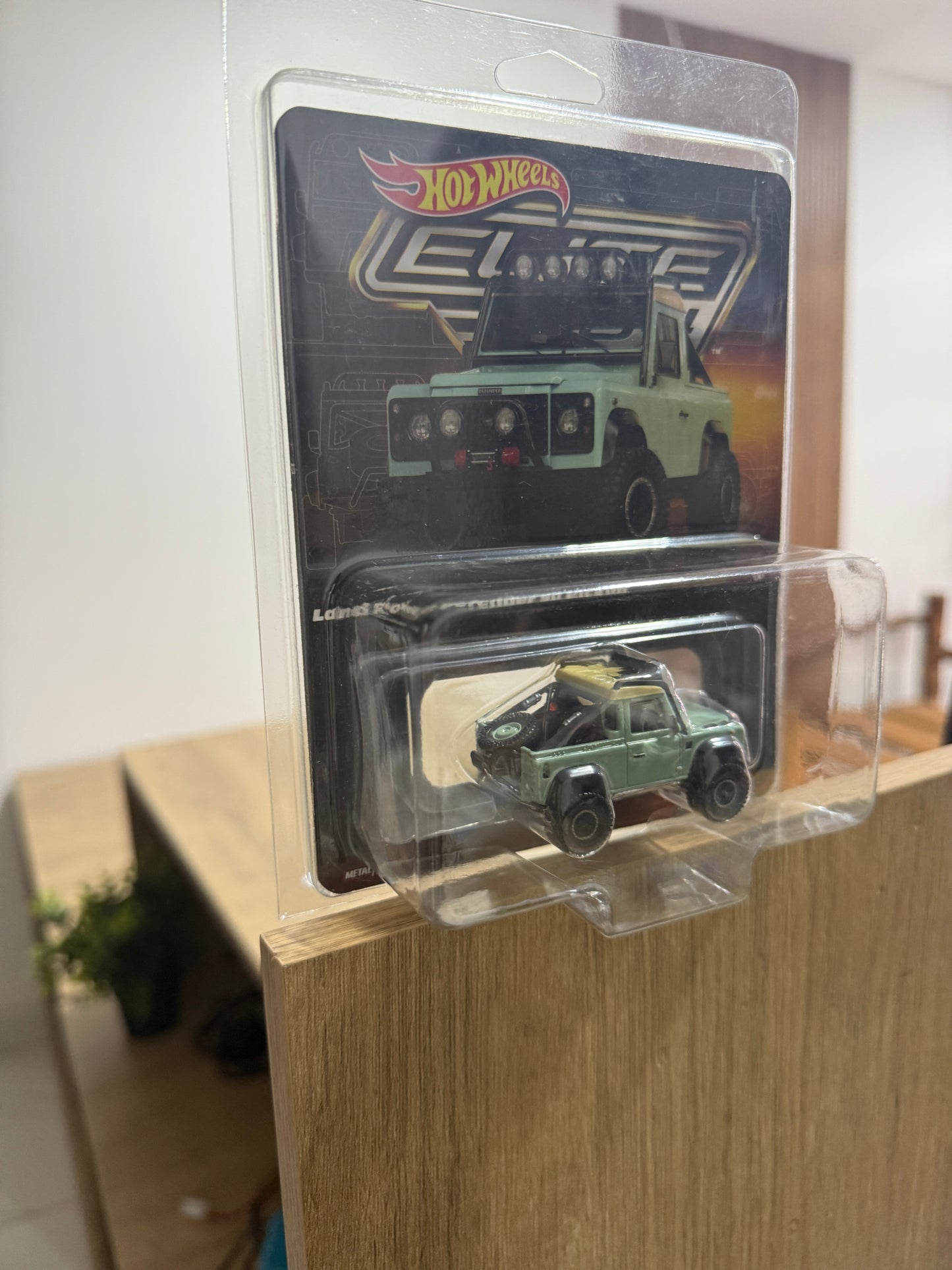 Hotwheels Elite 64 Land Rover Defender