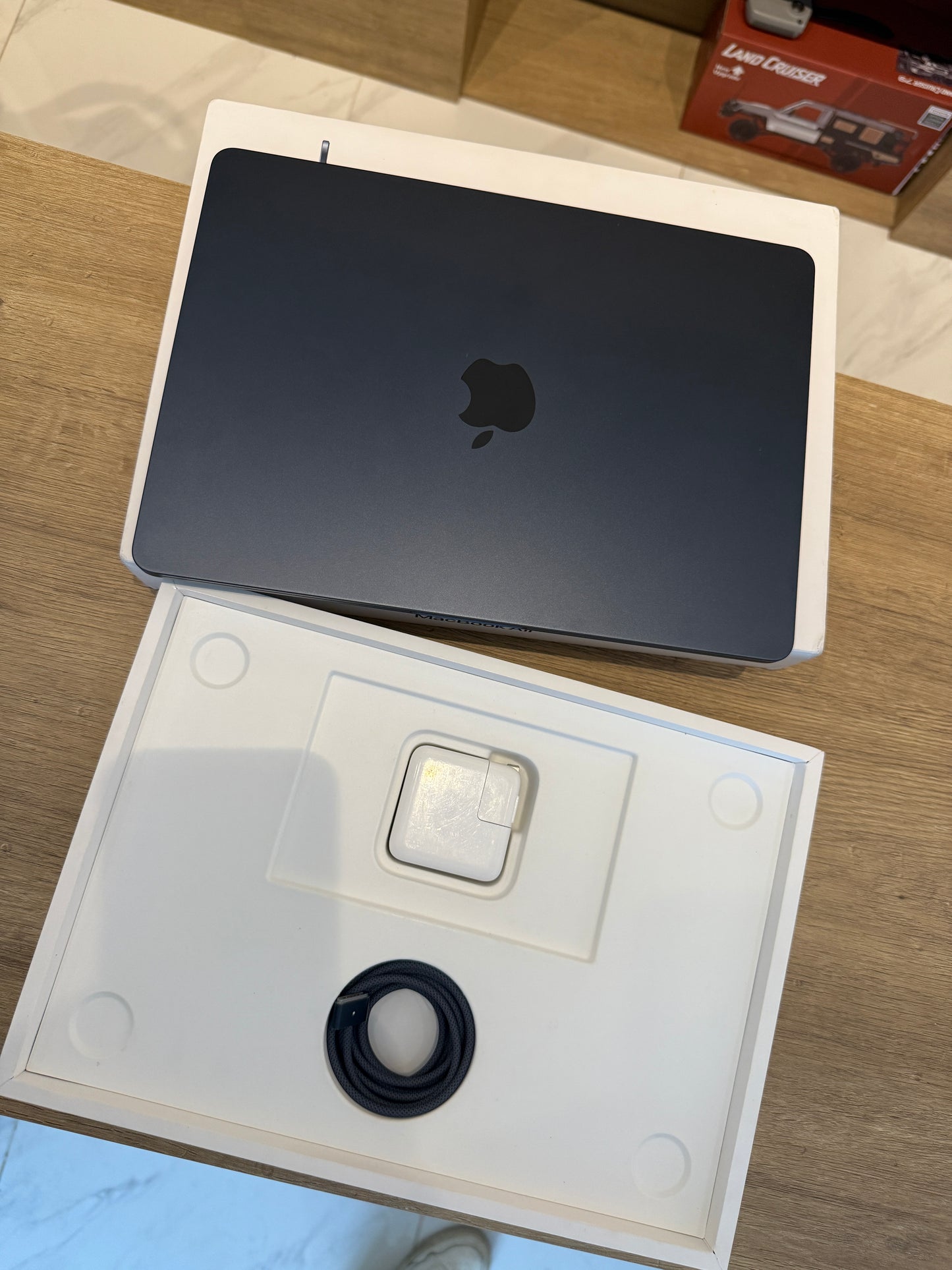 Macbook Air M3 13 pulgadas, 256gb de almacenamiento Seminueva Midnight