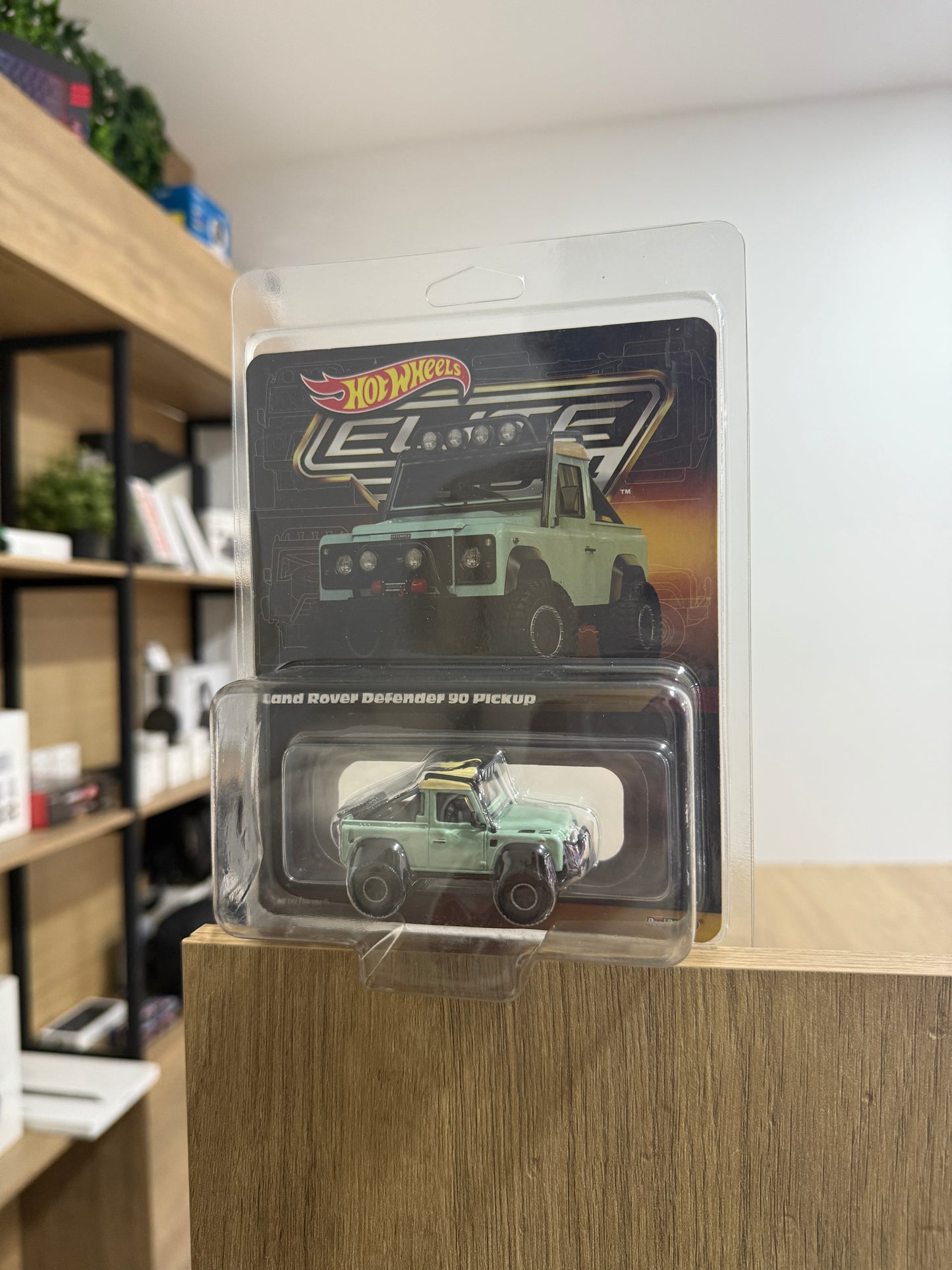 Hotwheels Elite 64 Land Rover Defender