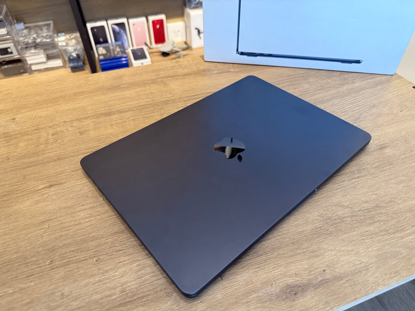 Macbook Air M3 13 pulgadas, 256gb de almacenamiento Seminueva Midnight