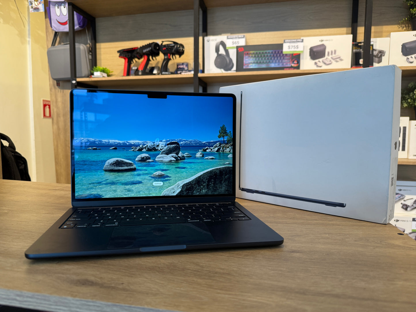 Macbook Air M3 13 pulgadas, 256gb de almacenamiento Seminueva Midnight