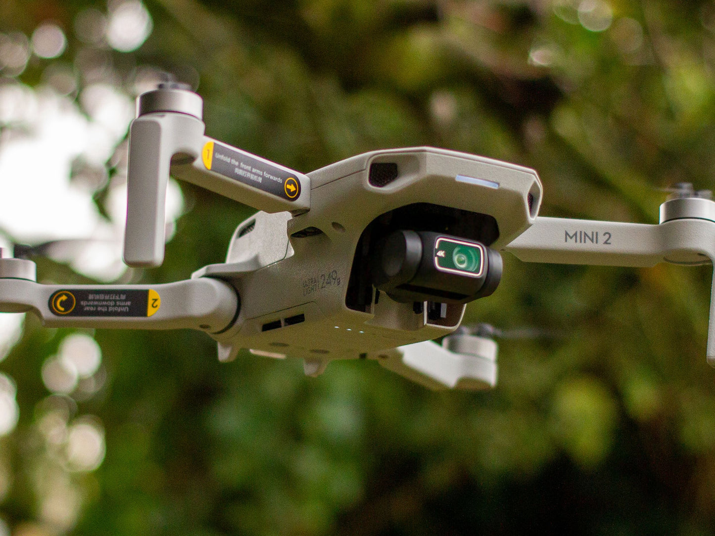 DJI Mini 2 Aerial Camera Bundle con 2 baterías, bolso de transporte y micro SD