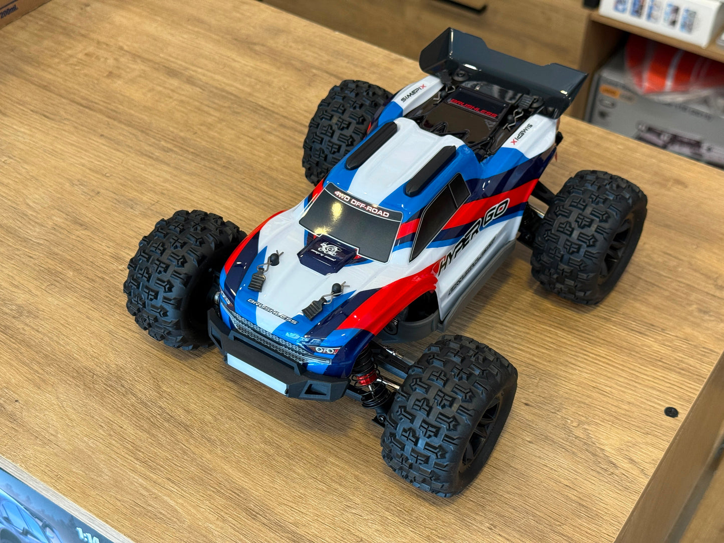 MJX RC escala 1/16 4x4 Brushless 55km/h