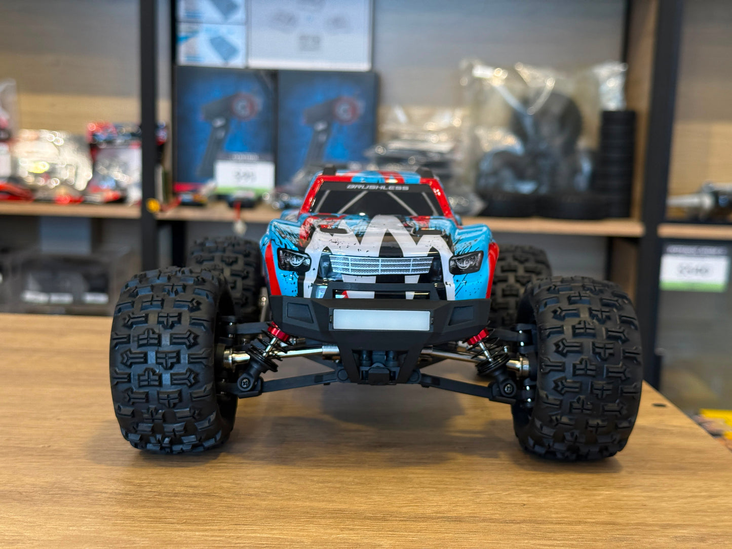 MJX RC escala 1/16 4x4 Brushless 55km/h